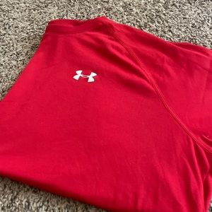 Under Armour loose fit t-shirt. Not dry fit but a stretchy material.
